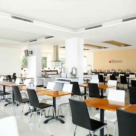 Amaris Hotel Tebet Giacarta Esterno foto