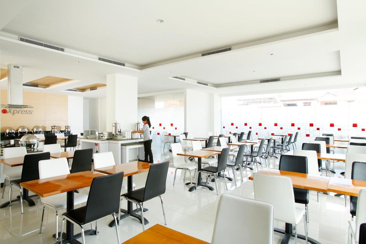 Amaris Hotel Tebet Giacarta Esterno foto