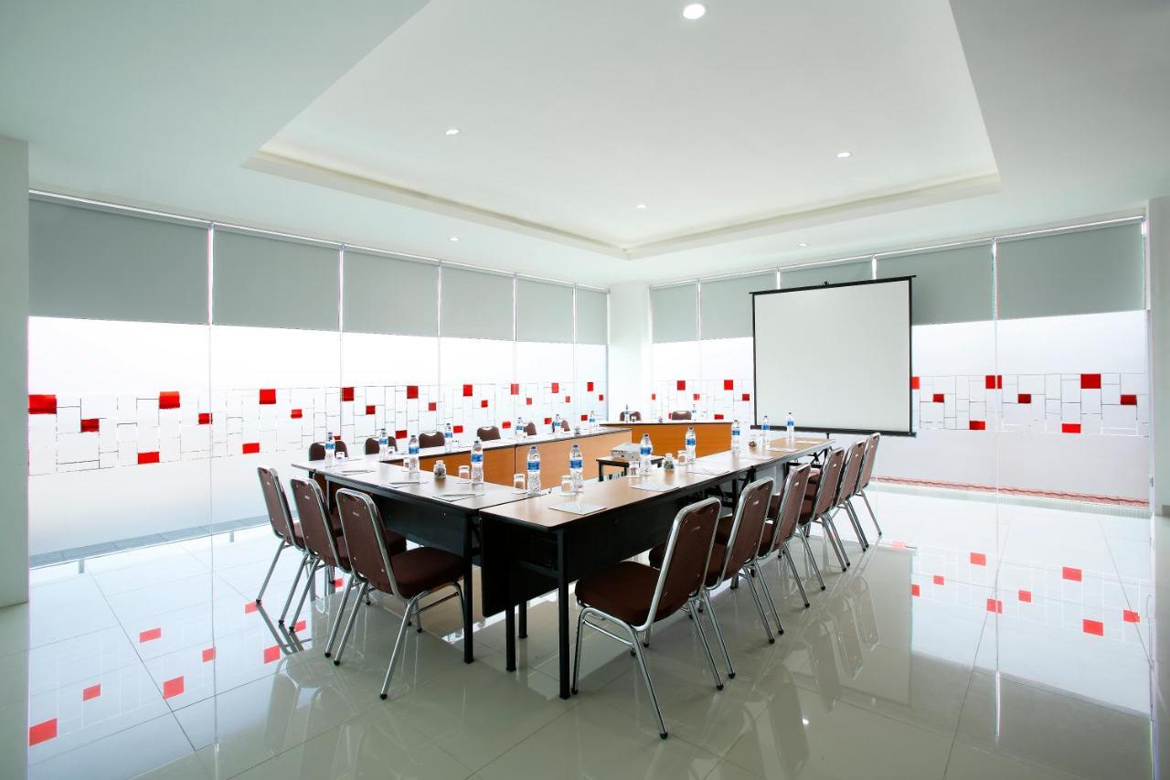 Amaris Hotel Tebet Giacarta Esterno foto